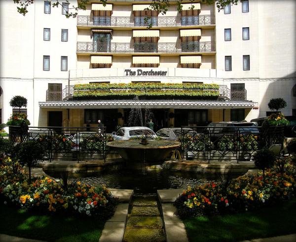 The_Dorchester_Hotel_in_London_Mayfair,_England_United_Kingdom_(4579989922).jpg