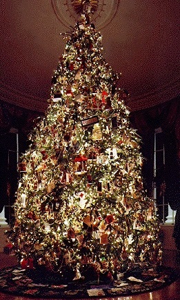 5 1995_Blue_Room_Christmas_tree.jpg